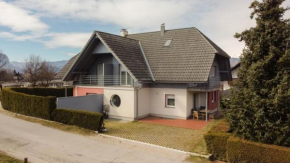 House Eden with Mountain Views